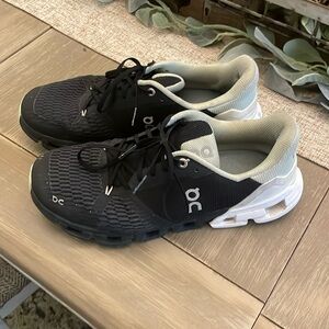 On cloud women black and blue shoes size 9